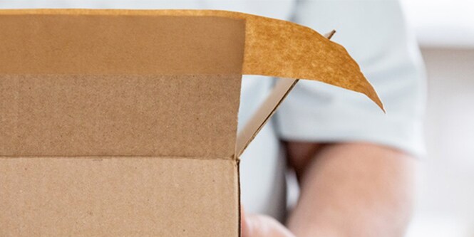 Materiales de embalaje de papel Scotch™ en uso
